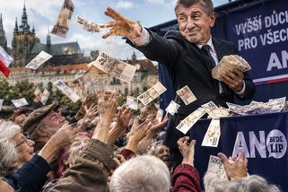 Glosa: Nenápadný dáreček pro seniory od seniora Babiše - Médium.cz